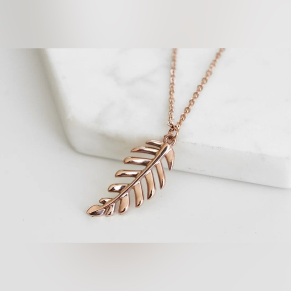 NWT Kinsley Armelle Laurel Leaf Drop Necklace Rose Gold Goddess Collection - Picture 2 of 2